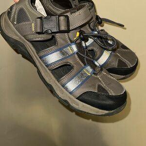 Ozark Trail men's adventure outdoor closed-toe sandals size 9